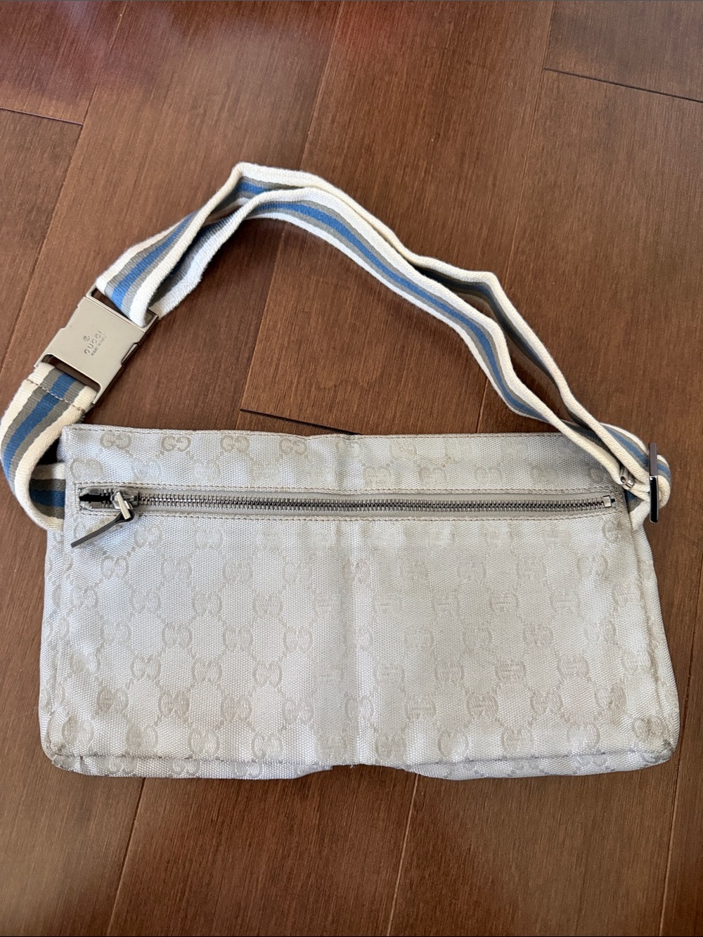 Gucci Light Gray Monogram Waist Bag with Blue-Striped Strap - Picture 4 of 5